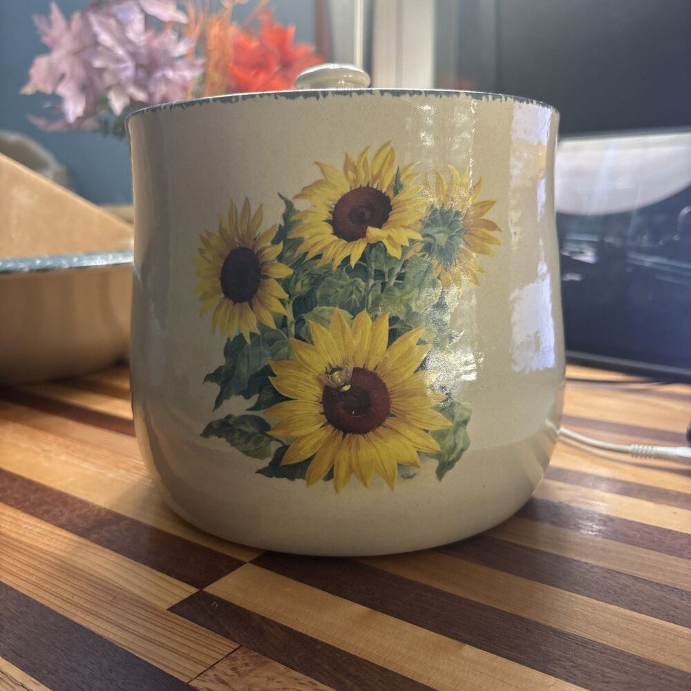 Home and garden ltd 2002- Sunflower Lidded Bean Pot